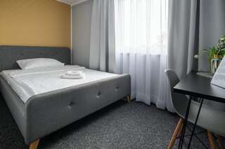 Отели типа «постель и завтрак» Nowotel Stop and Sleep Згожелец Двухместный номер с 1 кроватью или 2 отдельными кроватями-1
